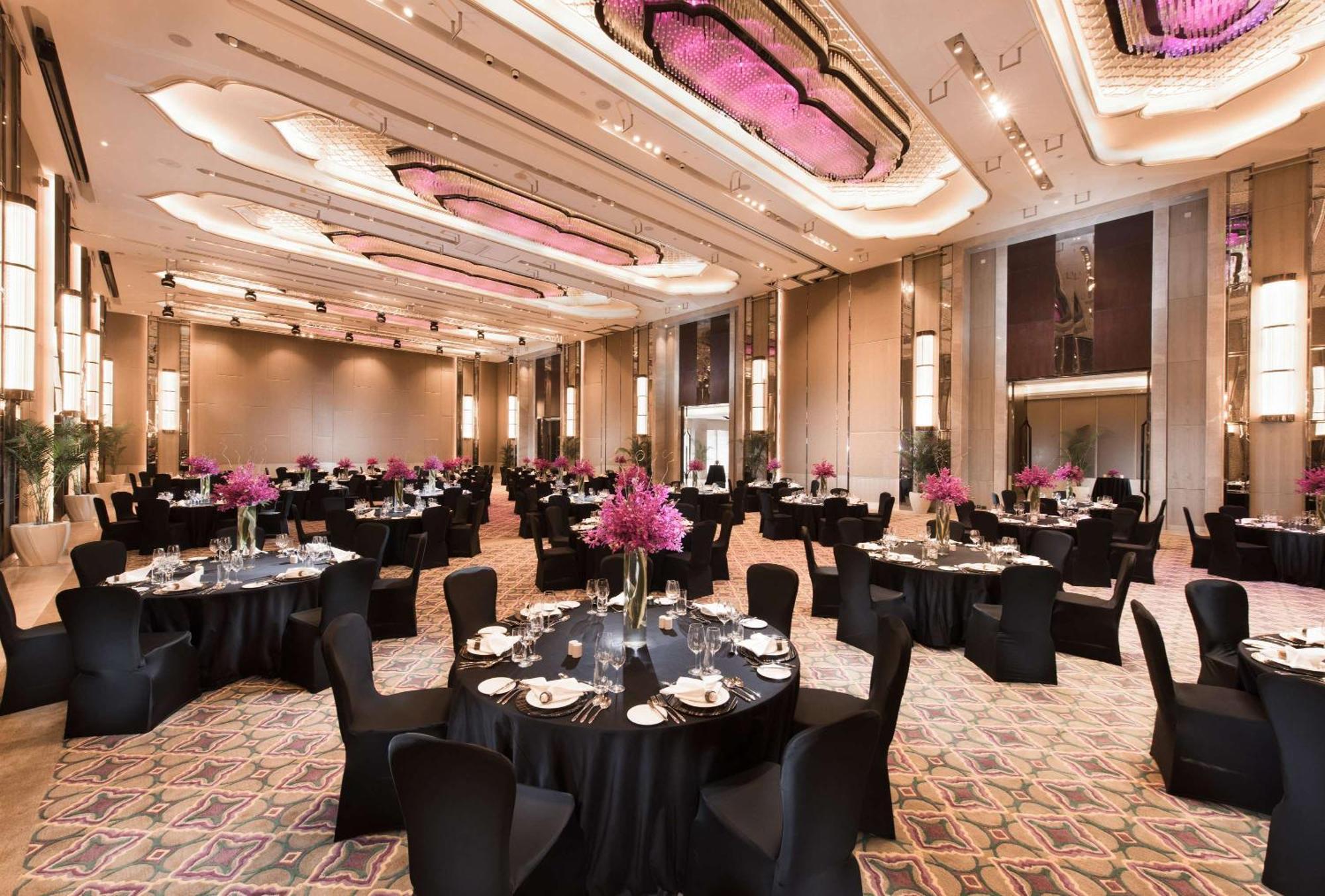 Conrad 5* Pune